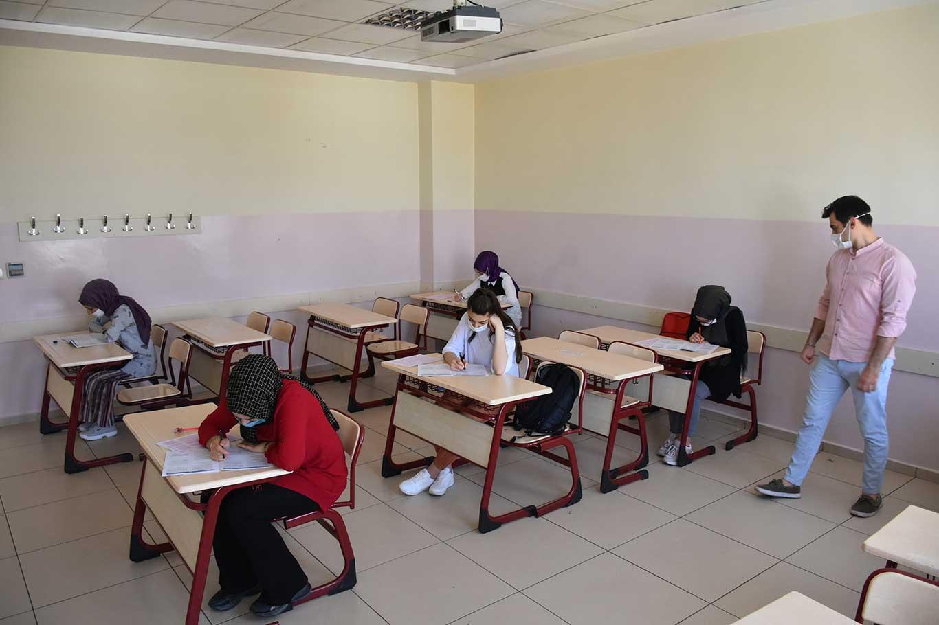 Gaziantep'te YKS öncesi deneme sınavı düzenlendi